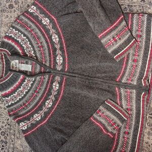 Tiara Vintage Gray & Red WinterPatterned Sweater